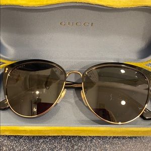 Gucci Sun glasses